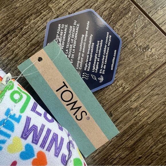 𝅺Toms Alpargata Unity Love Wins Slip on Shoes NWT Size 5 Pride Rainbow Sneakers - Picture 9 of 10